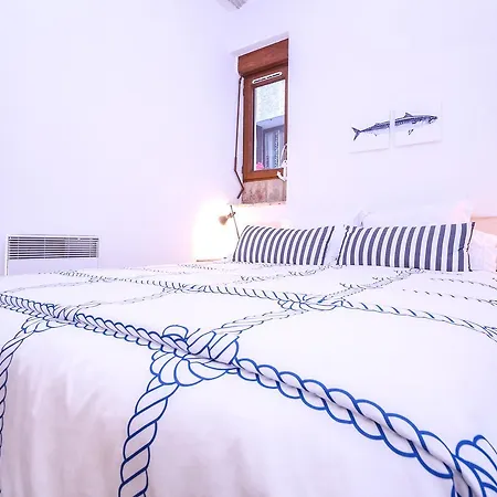 Apartment Horloge Vieil Bnbkeys Antibes