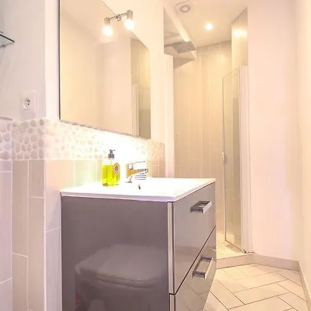 Apartment Horloge Vieil Bnbkeys Antibes